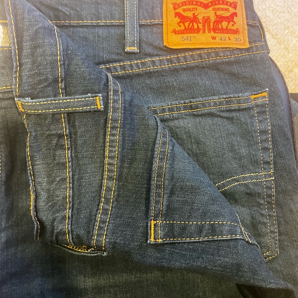 Levi's Men's Dark Blue Relaxed Jeans